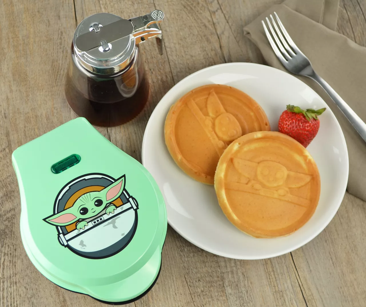 STAR WARS Green The Mandalorian The Child Mini Waffle Maker 2 STAR WARS Green The Mandalorian The Child Mini Waffle Maker - Image 2