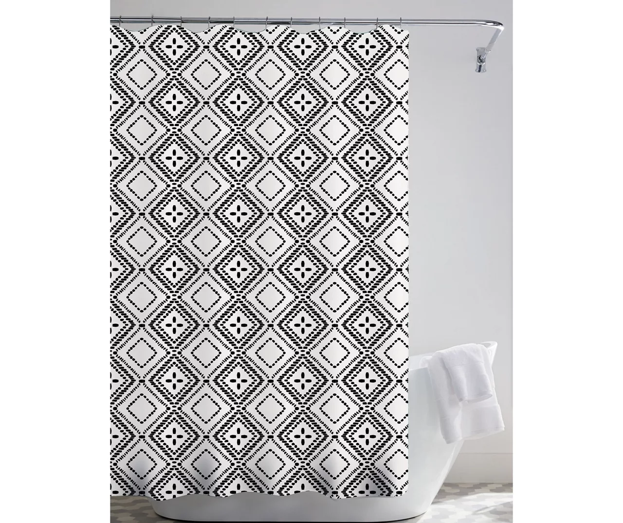 Maddox White & Black Geometric & Faux Fur 14-Piece Bath Set 2 Maddox White & Black Geometric & Faux Fur 14-Piece Bath Set - Image 2