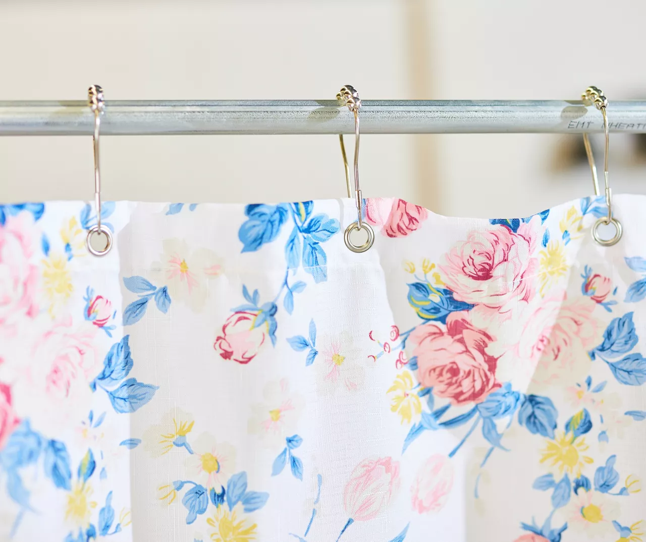 Jane Floral Polyester Shower Curtain Set 3 Jane Floral Polyester Shower Curtain Set - Image 3