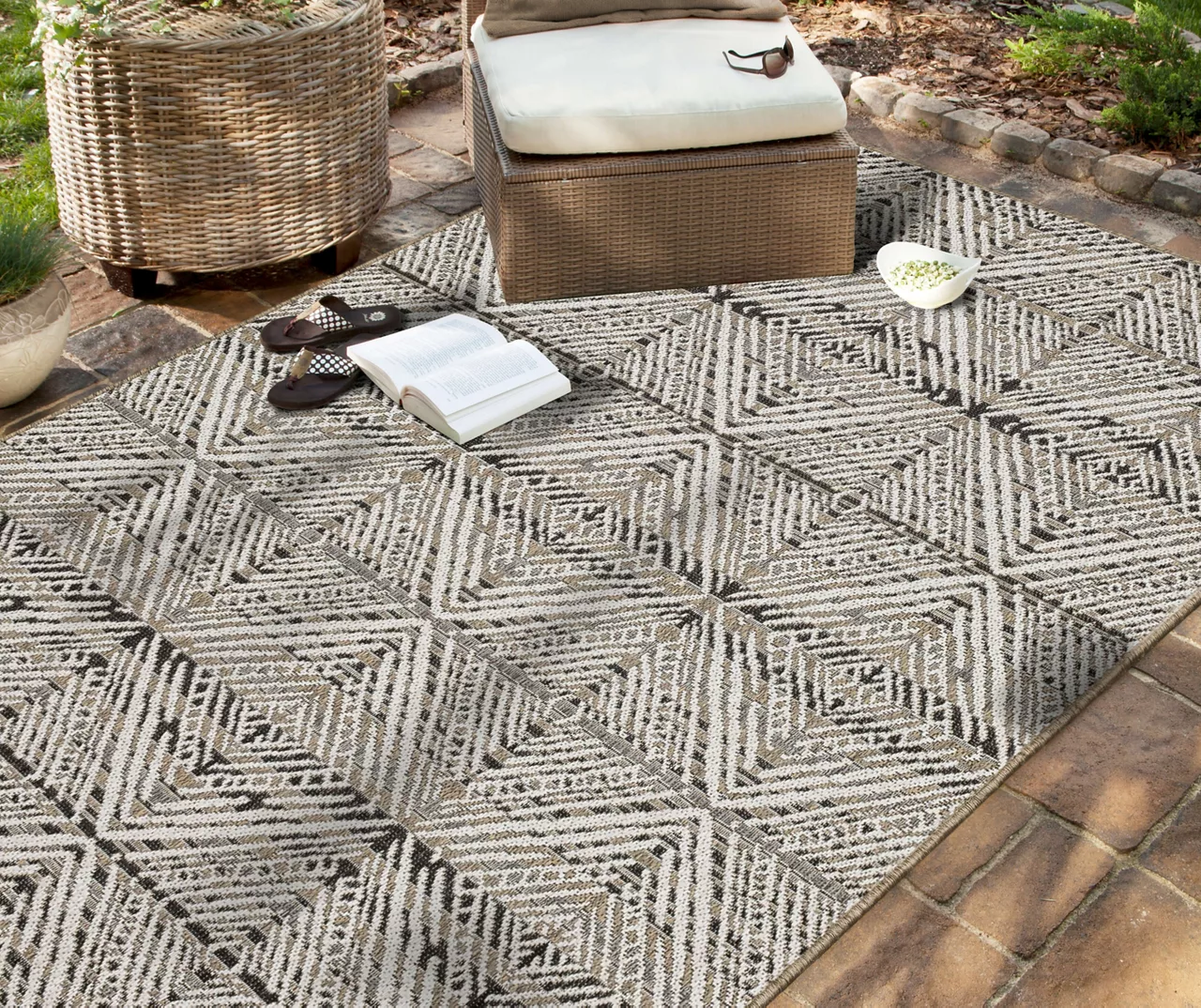 Poolside Diamond Dark Gray & Ivory Outdoor Area Rug, (5' 3" X 7.5') 6 Poolside Diamond Dark Gray & Ivory Outdoor Area Rug, (5' 3" X 7.5') - Image 6