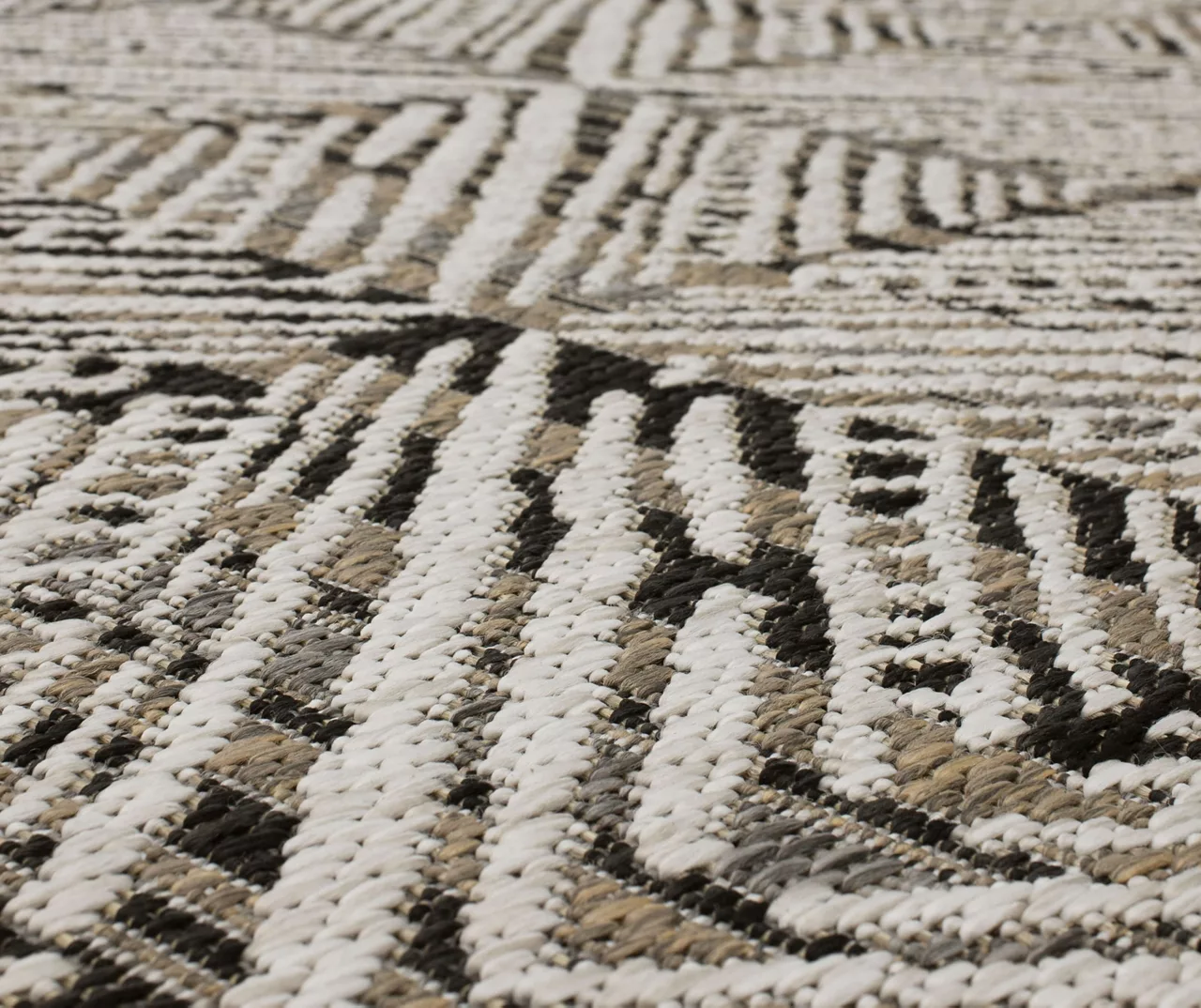 Poolside Diamond Dark Gray & Ivory Outdoor Area Rug, (5' 3" X 7.5') 5 Poolside Diamond Dark Gray & Ivory Outdoor Area Rug, (5' 3" X 7.5') - Image 5